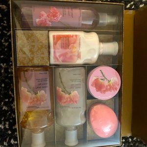 Bath and Body Works Sweet Pea Set